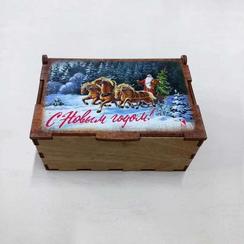 Флажки деревянные на елку, 10 штук в коробке. Дед мороз на тройке. С Новым годом! Художник В. Зарубин